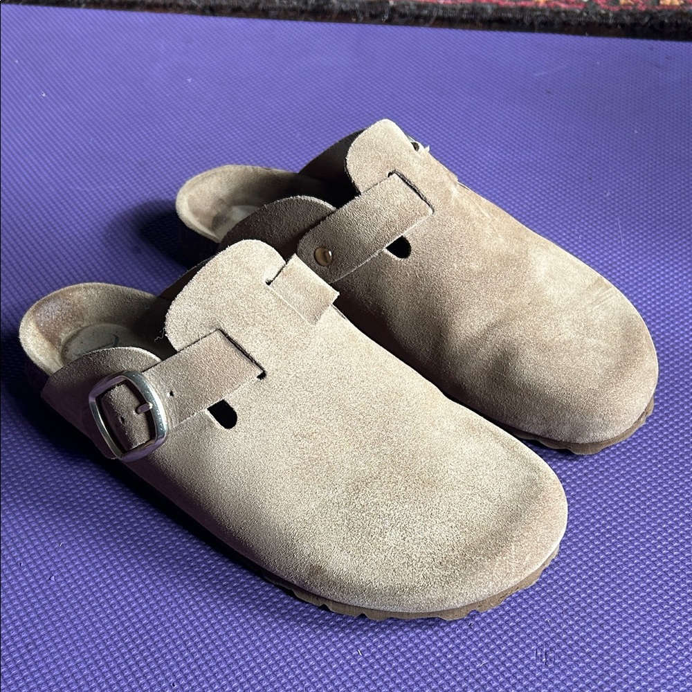 Suede leather clogs. Size 40, USA 9.5